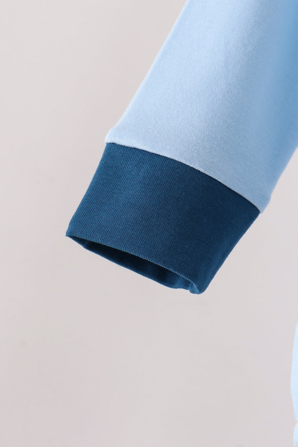 Blue character embroidery bubble