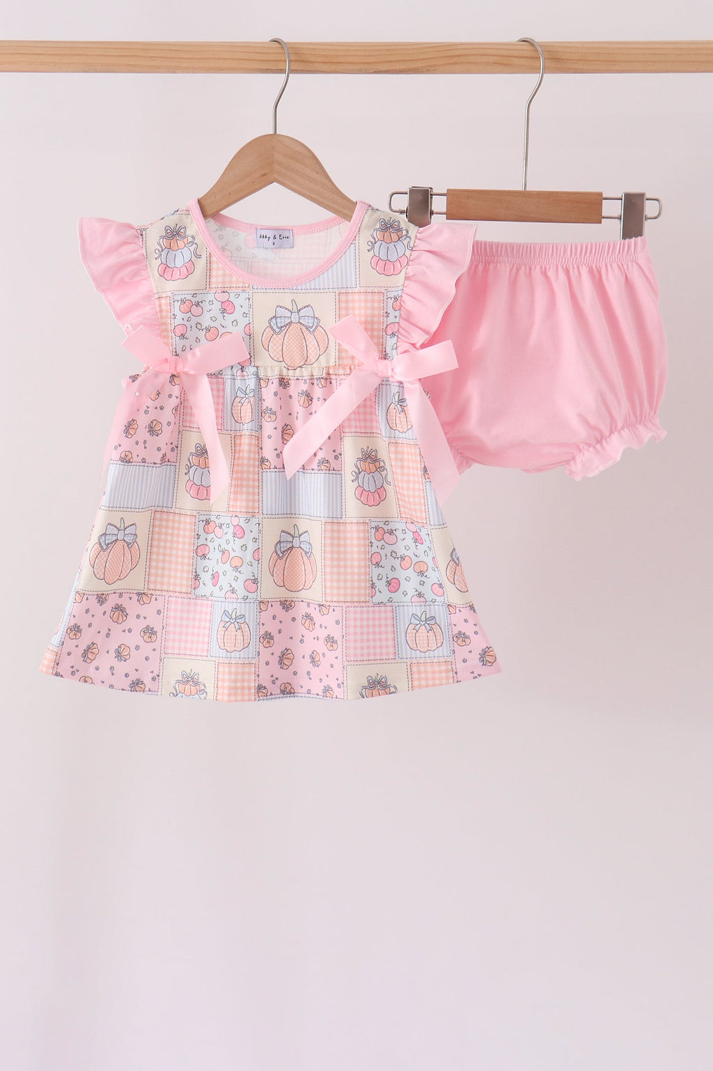 Pink pumpkin ruffle bloomer set