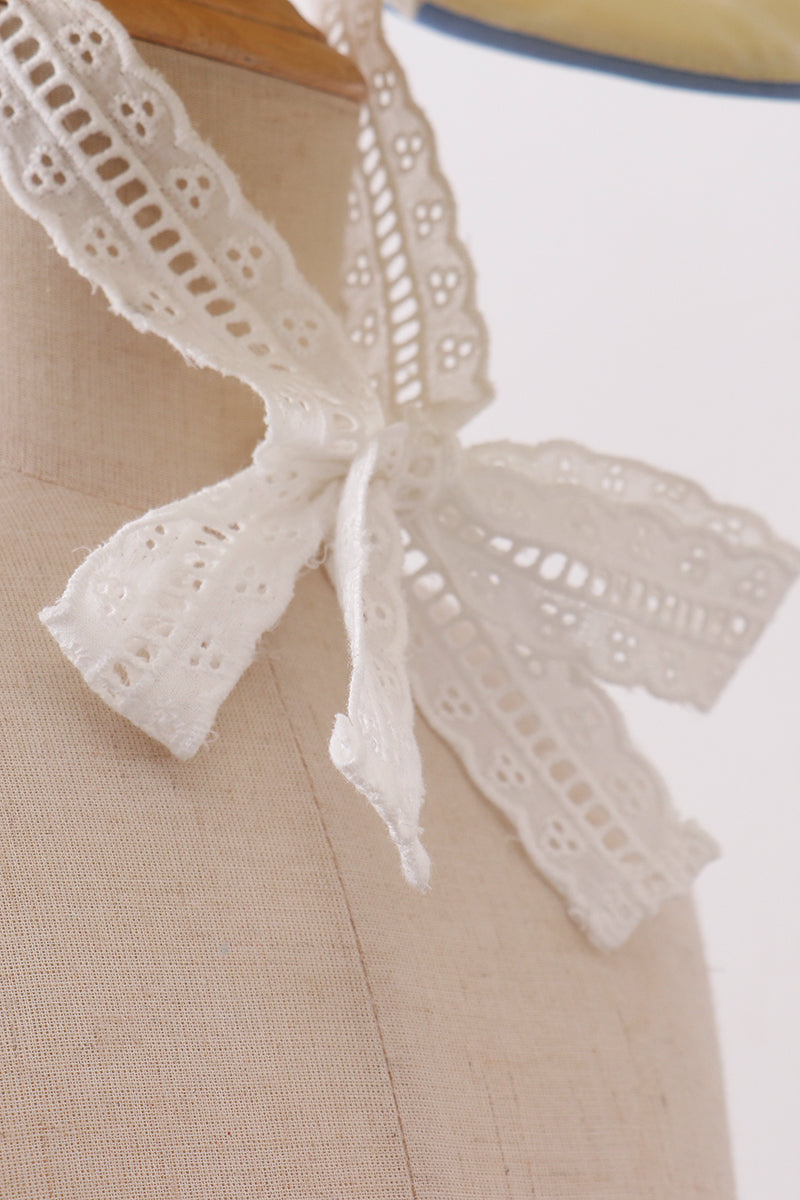 Cream lace bonnet