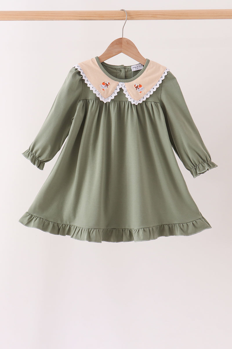 Green goose pumpkin embroidery dress