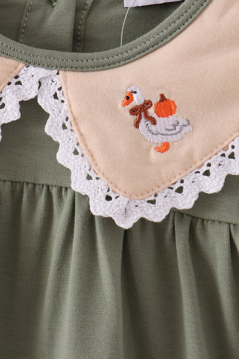 Green goose pumpkin embroidery dress